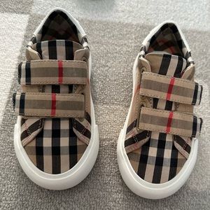 ⛔️SOLD⛔️ Burberry Kids Shoes 8c